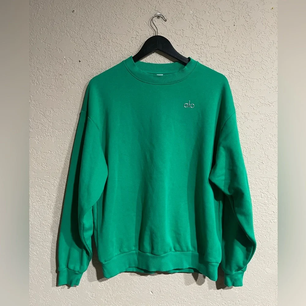 Alo Yoga | Accolade Crewneck In Spruce Green - Picture 2 of 5